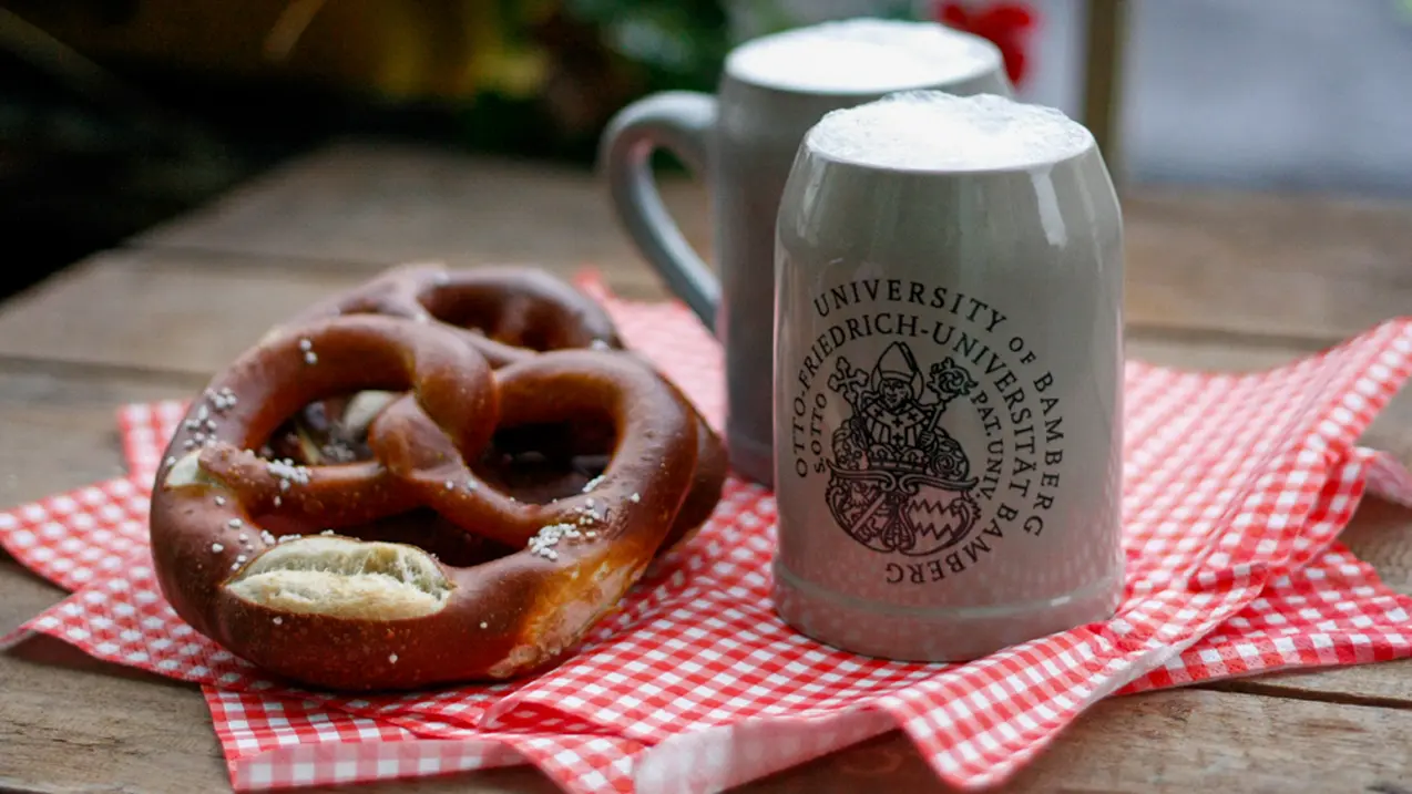 Fr?nkische Brotzeit mit Bier und Brezel