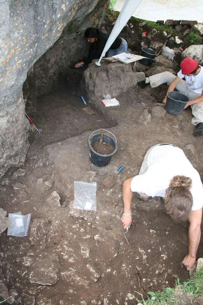 Forschungsgrabung am Hohlen Stein bei Schwabthal 2008.