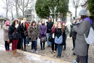 Photos of the group exploring the cemetery Pre Lachaise.