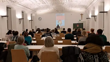 The photo shows Dayan Kodua's talk and audience.