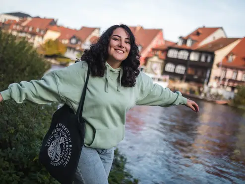 Studentin tanzt bei Klein Venedig